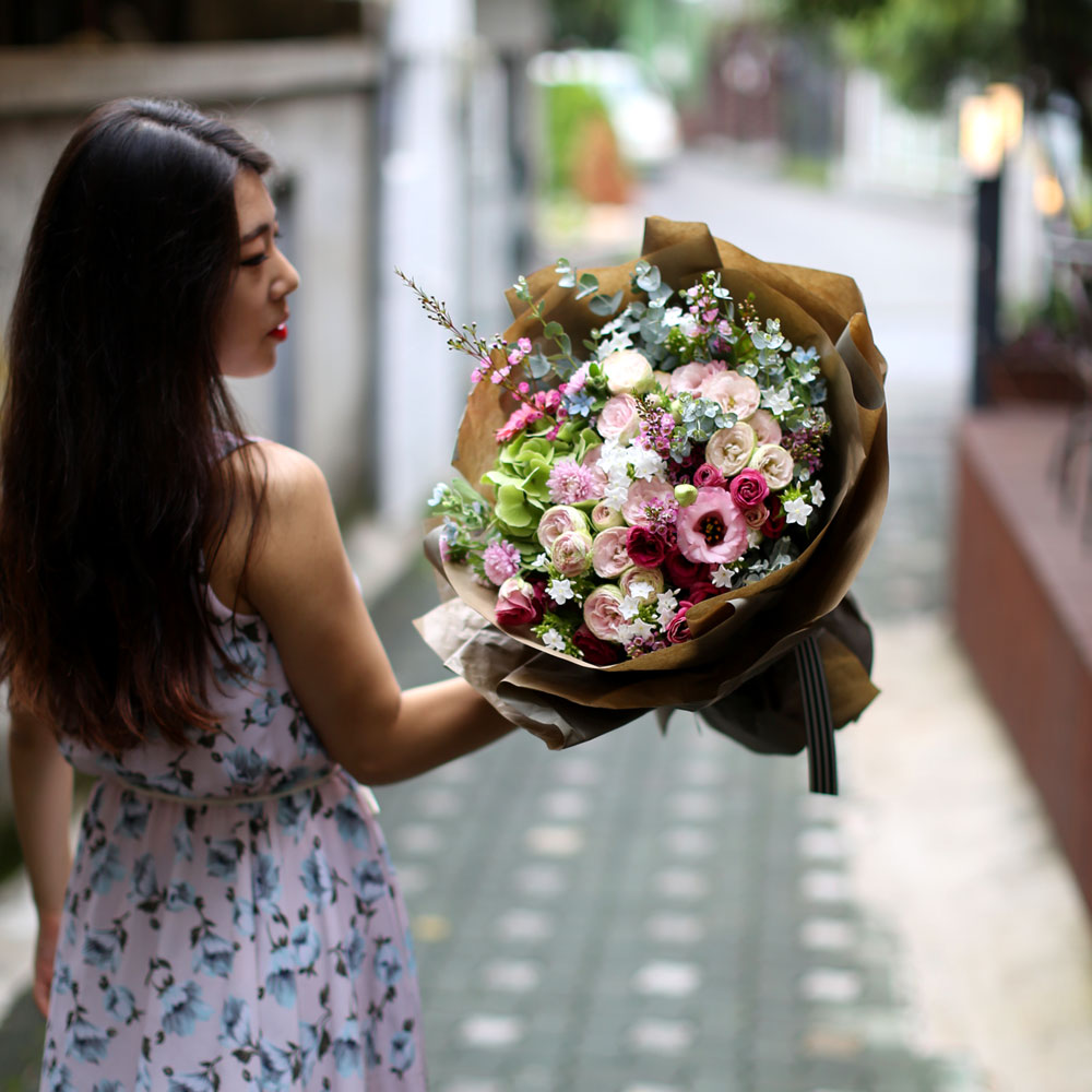 소중한 분에게 최고의 날을 선물 해 주세요!
상상 하는 그 이상의 감동으로 보답해 드립니다.
어디에서나 주목 받을 수 있는 빅사이즈 꽃다발입니다.