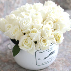 Invaluable white day - white rose (흰색플라워박스로 변경됨) 꽃배달