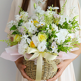 행복을 담은 라임옐로우 꽃배달