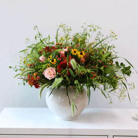 Autumn Garden Elegance 가을 정원에서 꽃배달