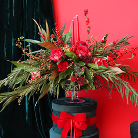 Scarlet Candle Centerpiece 꽃배달