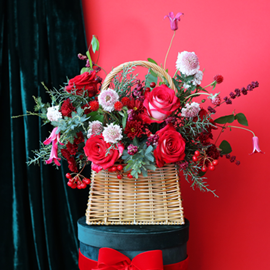 Merry Ruby Basket Bouquet 꽃배달