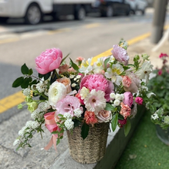 [삼성동꽃배달,코엑스꽃배달]작약꽃바구니-예약상품